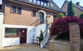 Xanten Basement Suite